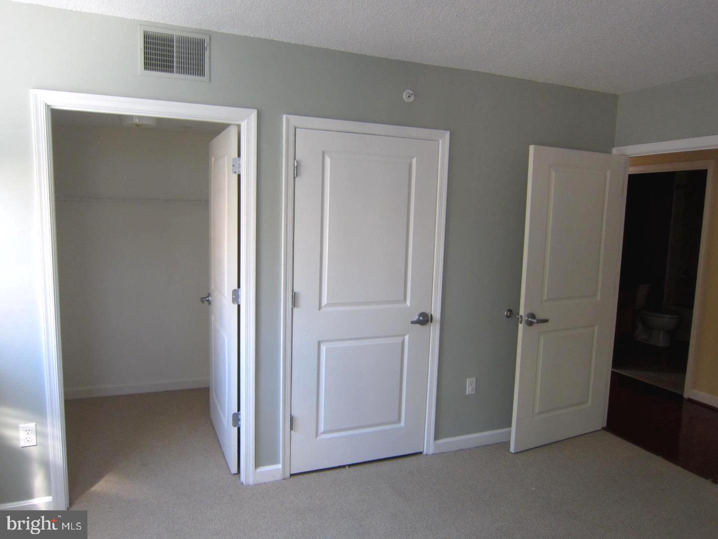 880 N Pollard St #704 Property Photo 12
