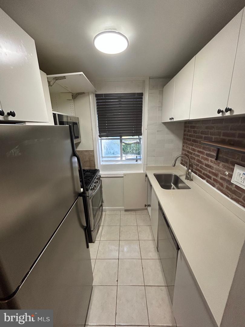 230 N Thomas St N #230-1 Property Photo 6