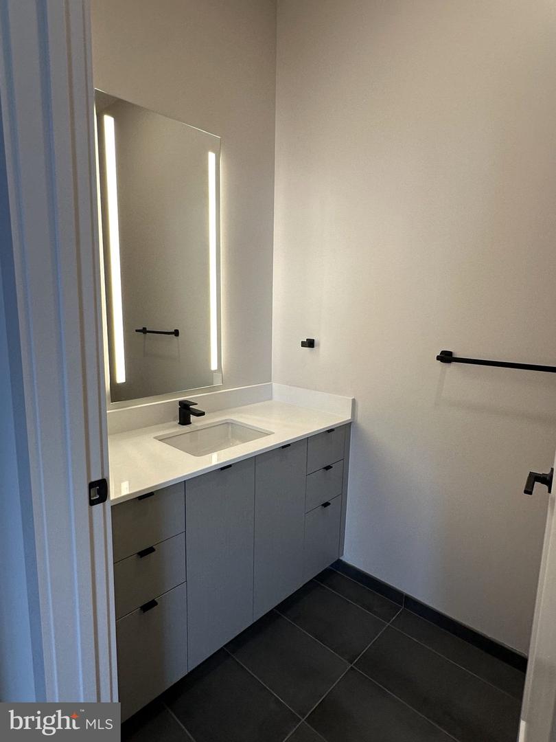 3130 Potomac Ave #ph1 Property Photo 8