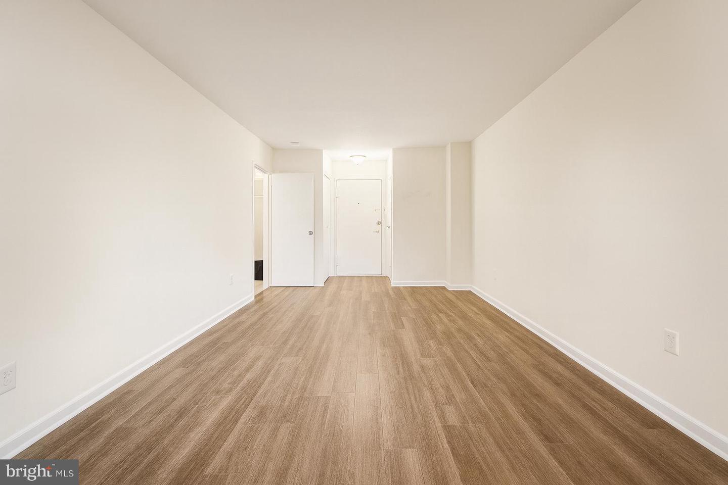 1121 Arlington Blvd #703 Property Photo 5