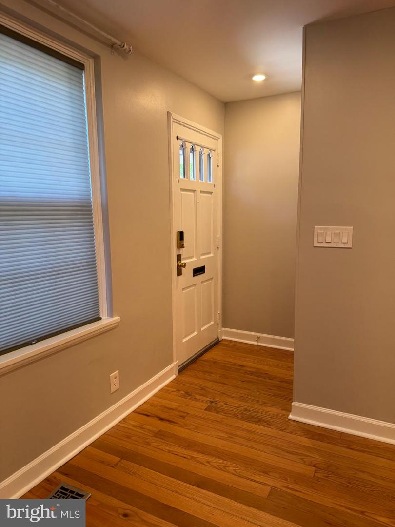 3064 S Buchanan St Property Photo 2