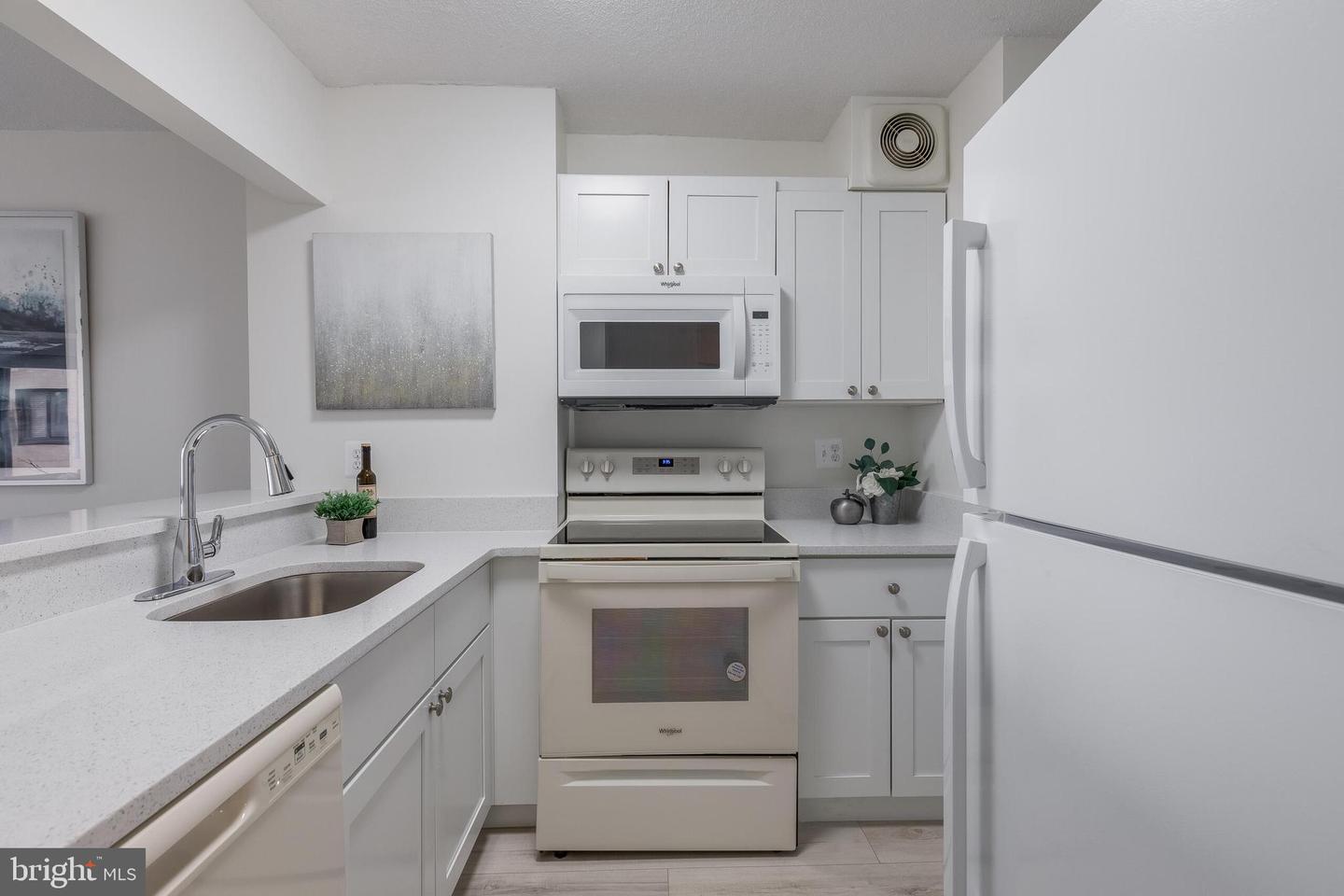 900 N Stafford St #1402 Property Photo 8