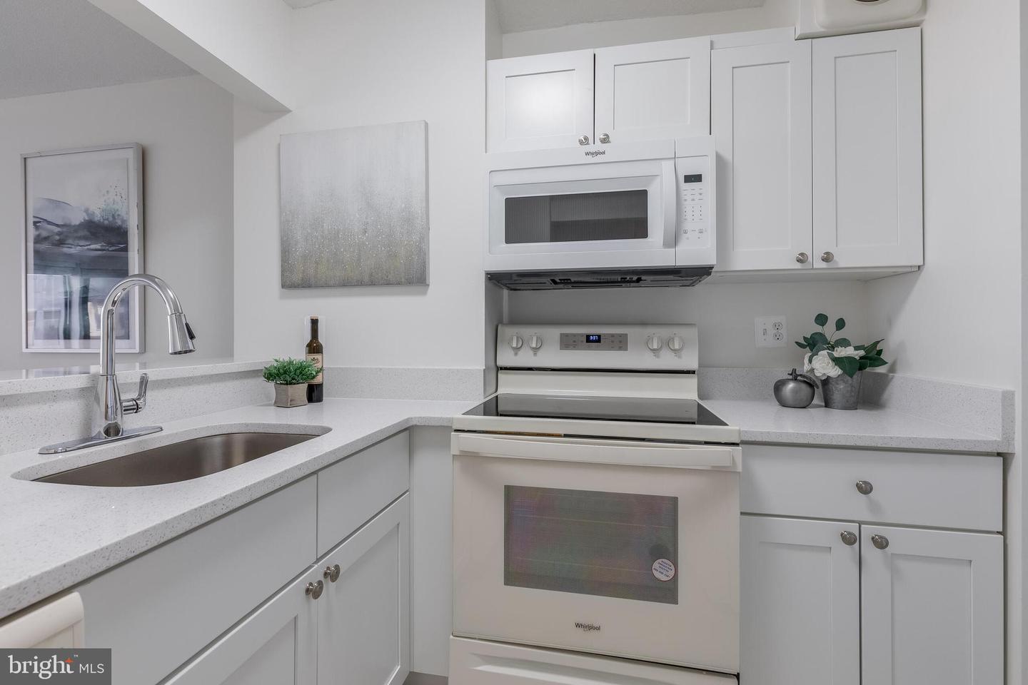 900 N Stafford St #1402 Property Photo 9