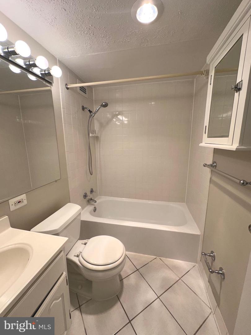 2030 N Adams St #405 Property Photo 14