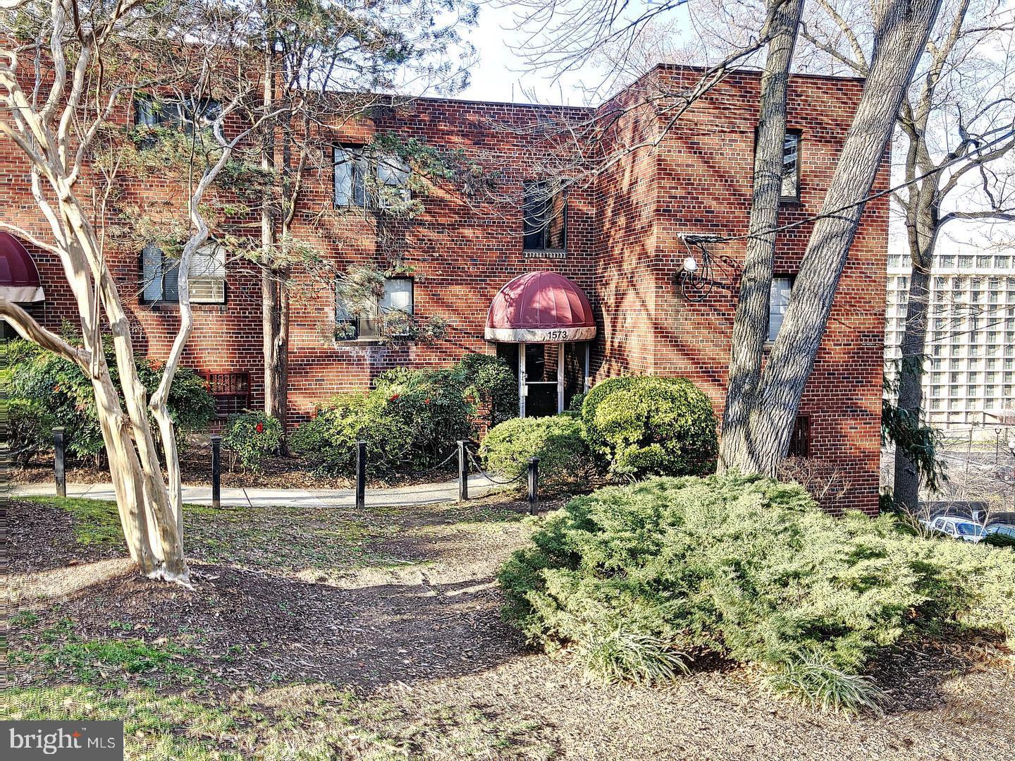 1573 N COLONIAL TER #201-Y Property Photo 1