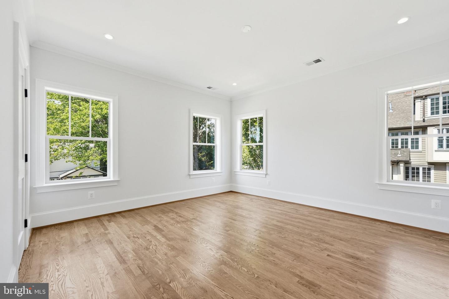 423 N Edgewood St Property Photo 62