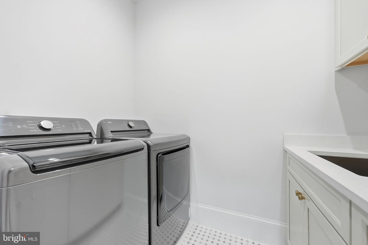 423 N Edgewood St Property Photo 64