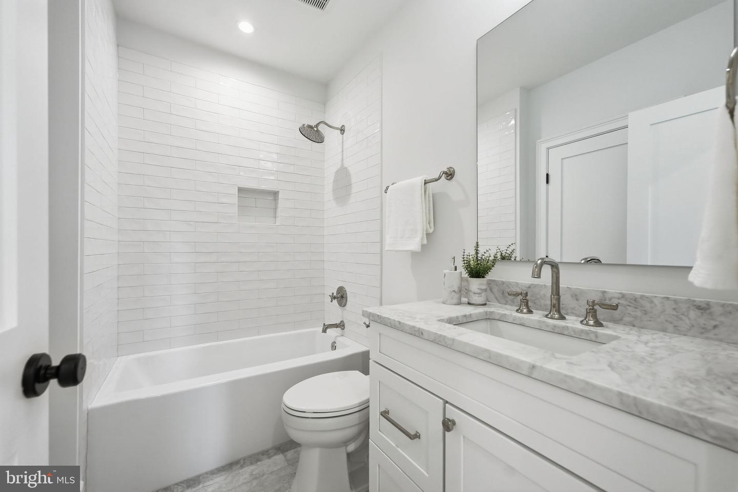 423 N Edgewood St Property Photo 86