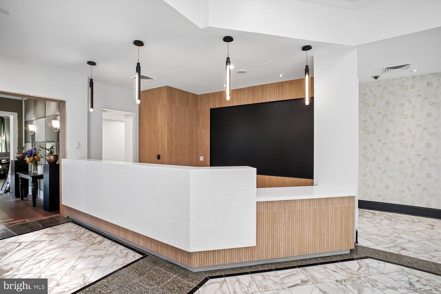 851 Glebe N #2015 Property Photo 2