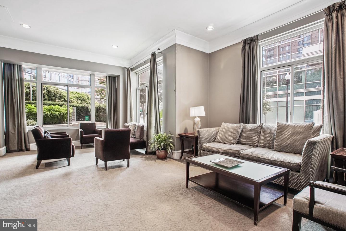 851 Glebe N #2015 Property Photo 3