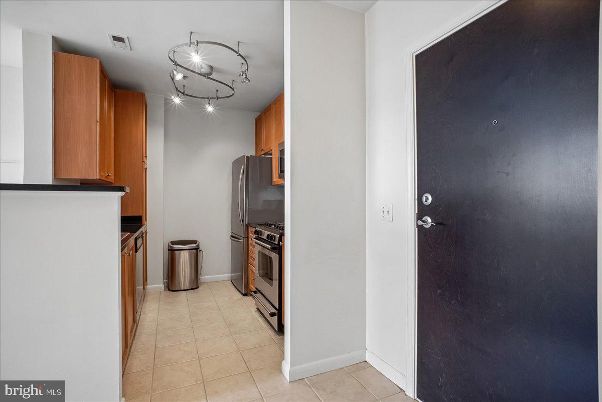 851 Glebe N #2015 Property Photo 5