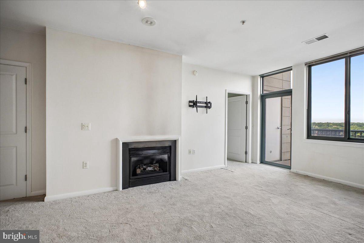 851 Glebe N #2015 Property Photo 17