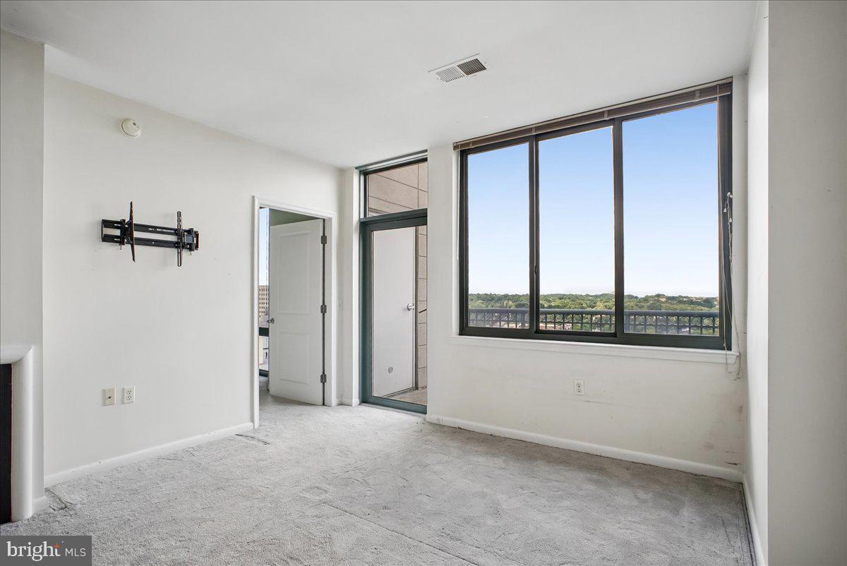 851 Glebe N #2015 Property Photo 18