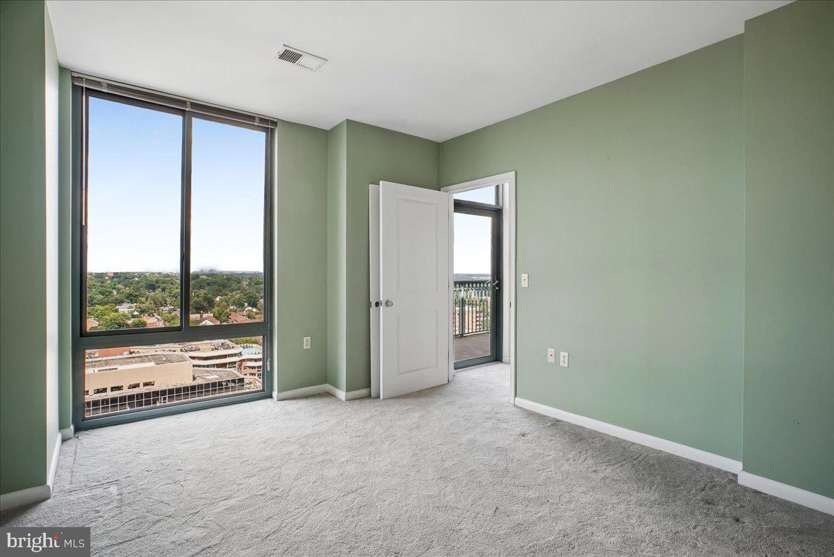 851 Glebe N #2015 Property Photo 23