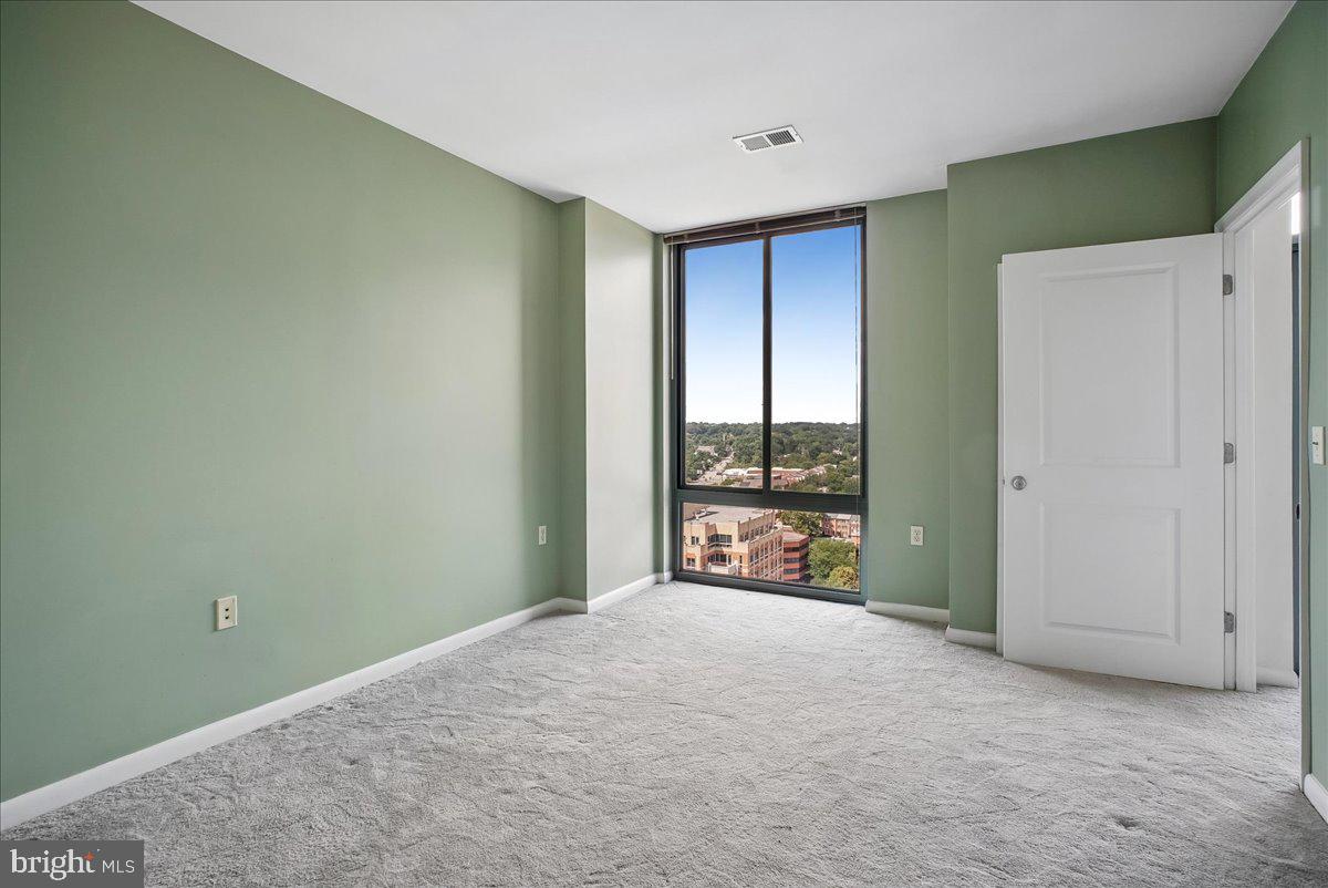 851 Glebe N #2015 Property Photo 24