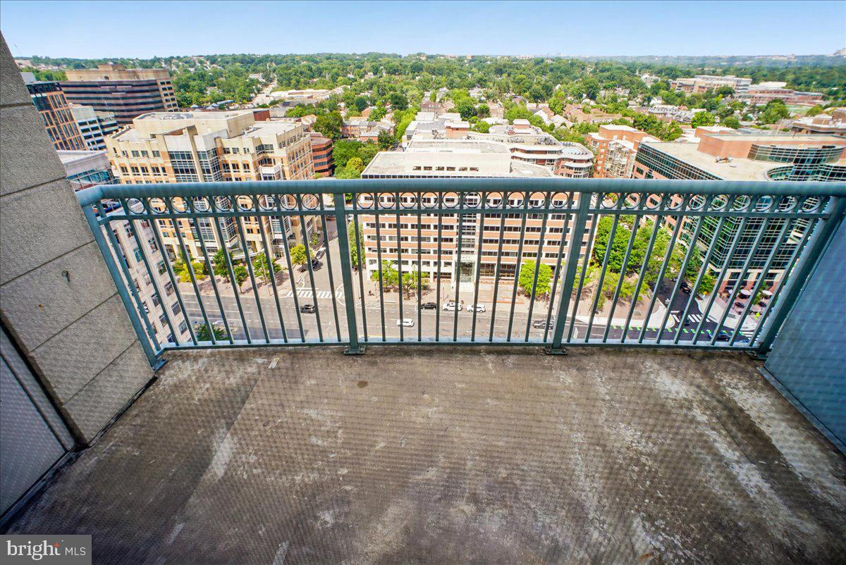 851 Glebe N #2015 Property Photo 31