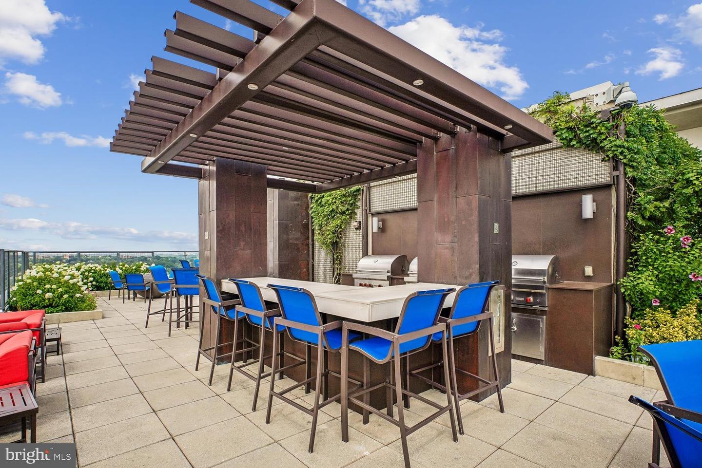 851 Glebe N #2015 Property Photo 42