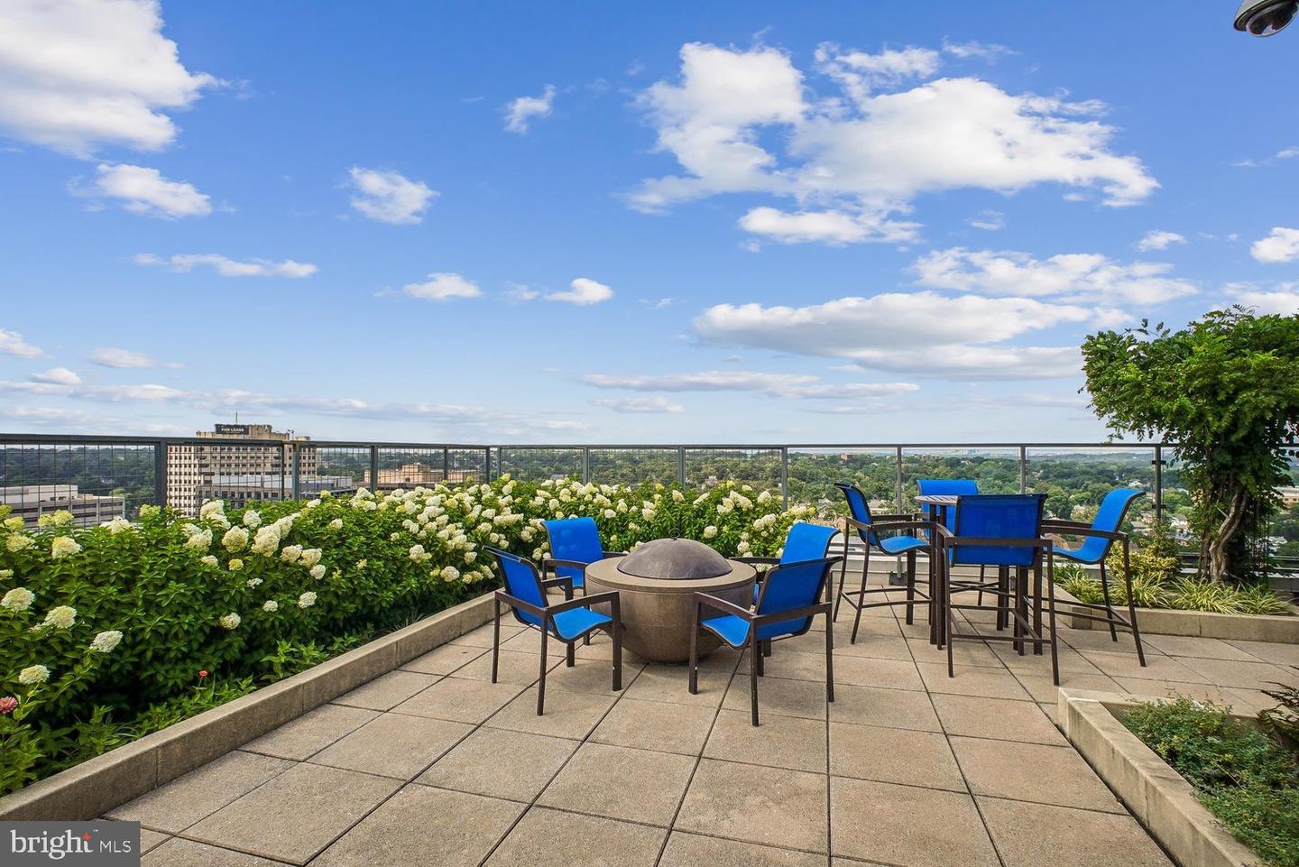 851 Glebe N #2015 Property Photo 44