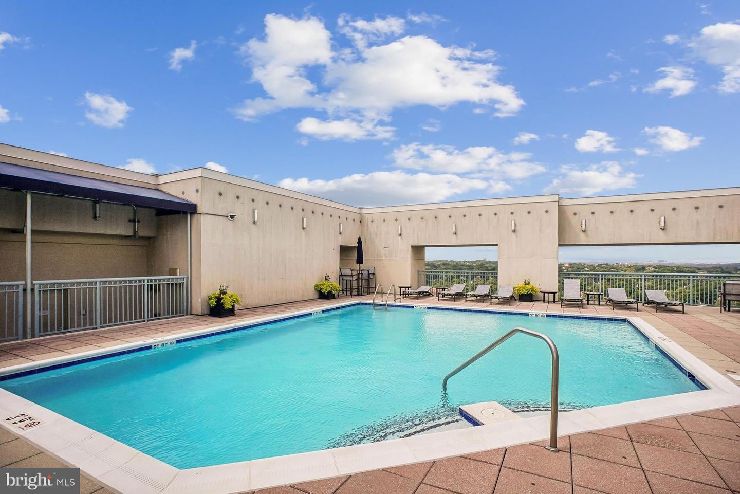 851 Glebe N #2015 Property Photo 46