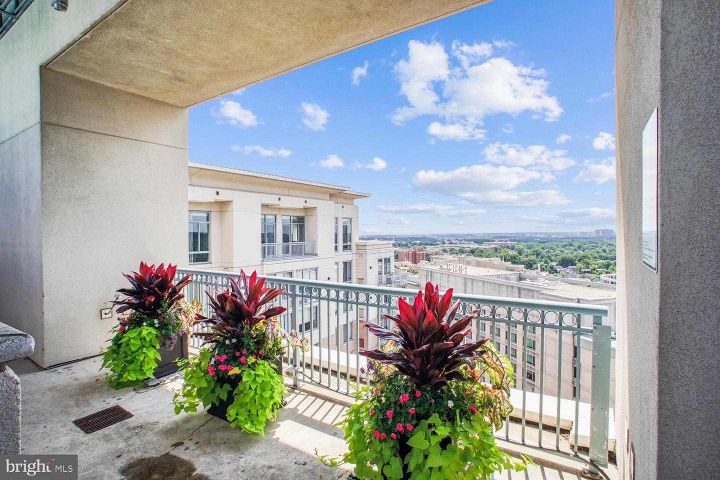 851 Glebe N #2015 Property Photo 47
