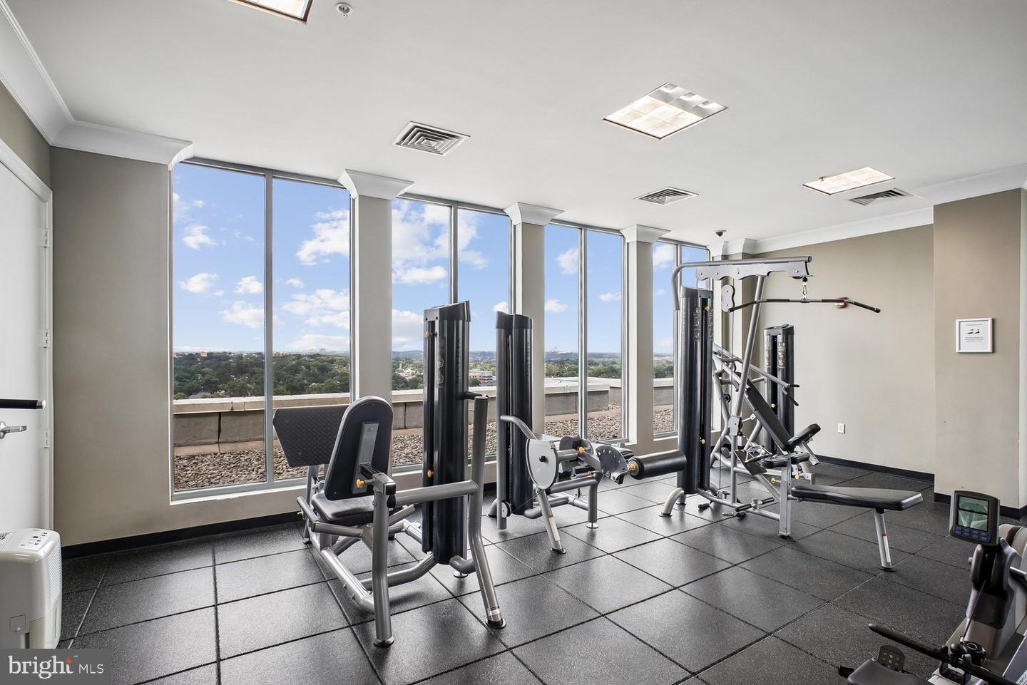 851 Glebe N #2015 Property Photo 50