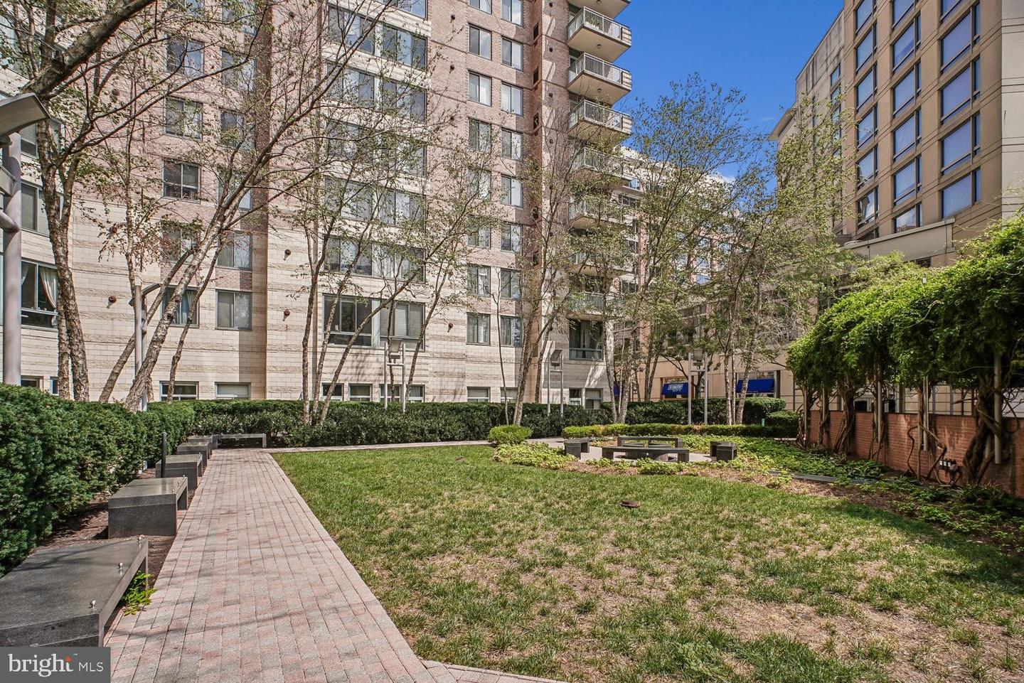 851 Glebe N #2015 Property Photo 57