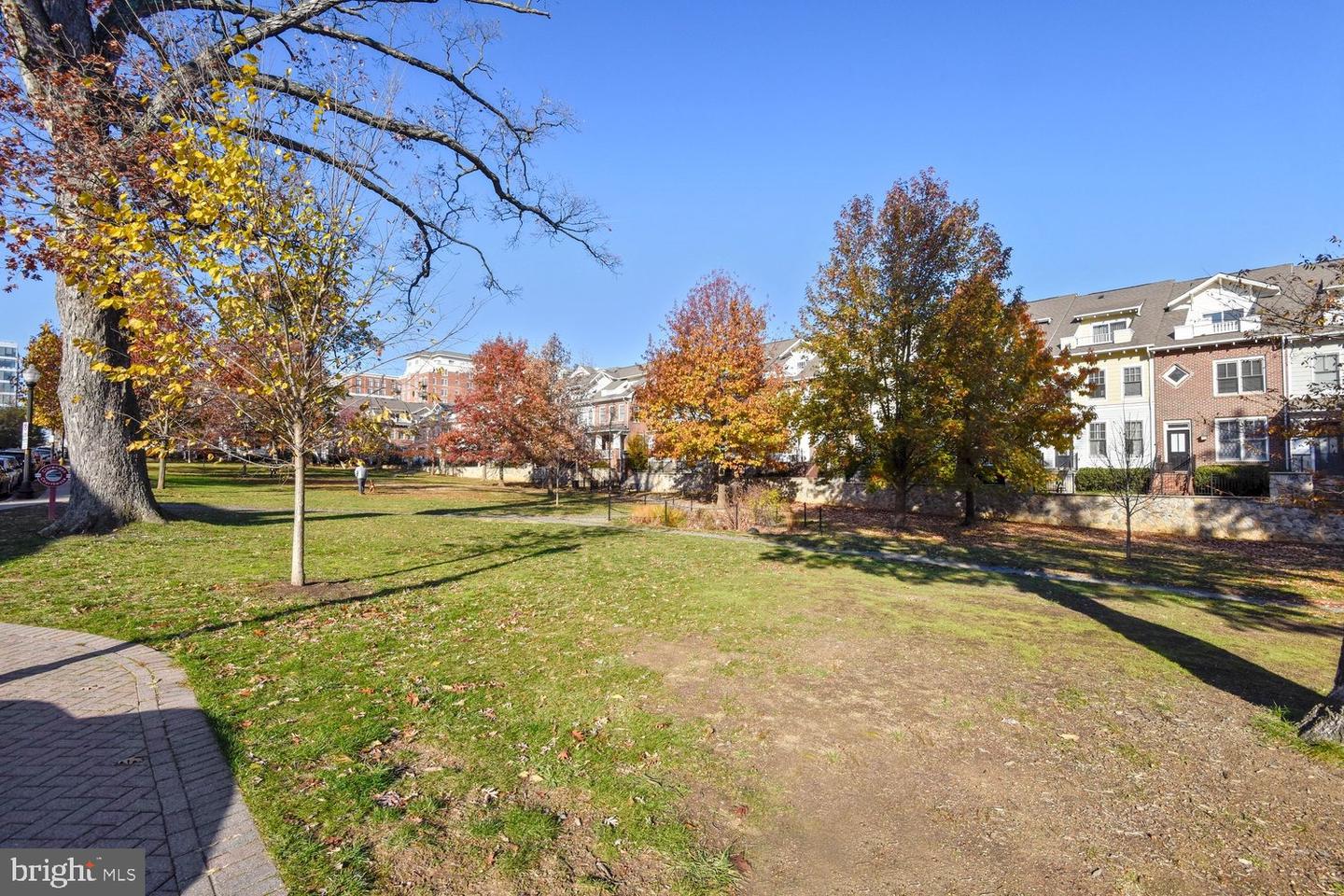 851 Glebe N #2015 Property Photo 76