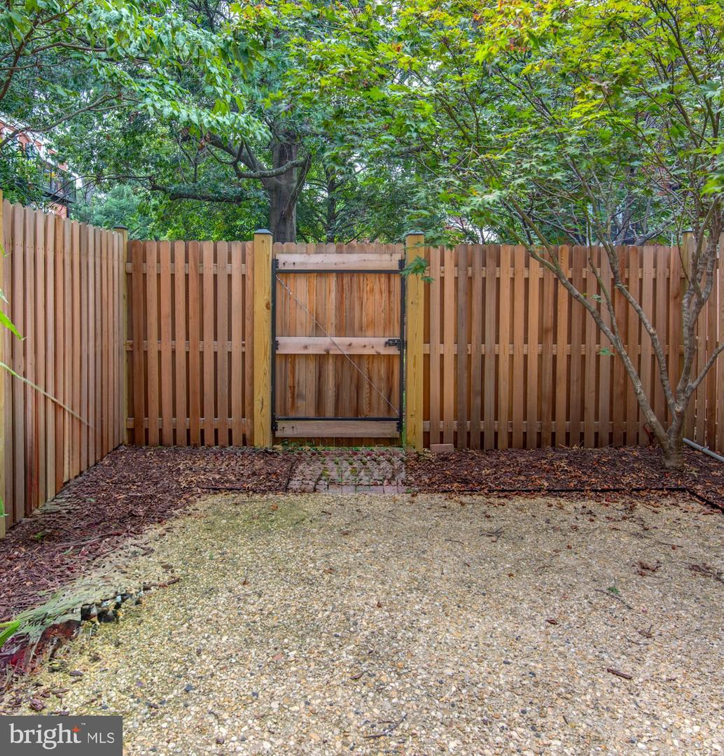 2906 S Buchanan St Property Photo 31