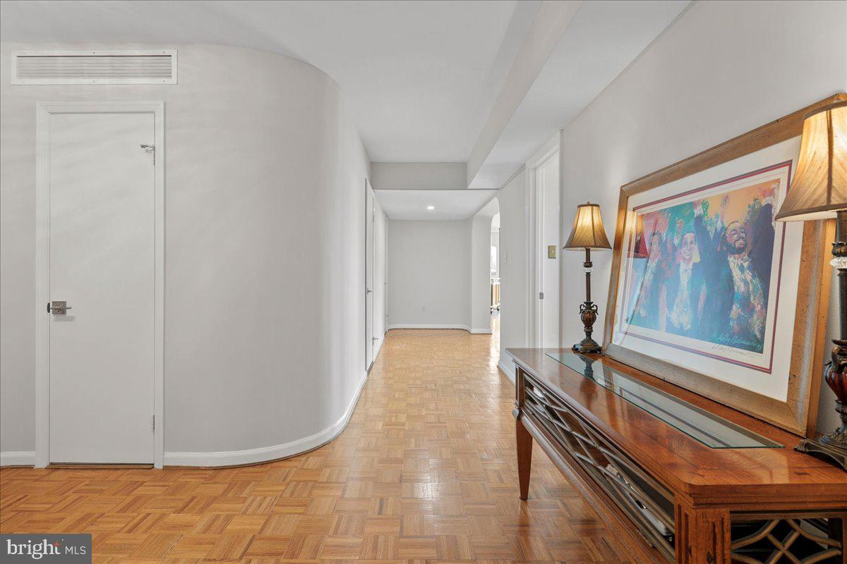 1101 S Arlington Ridge Rd #402 Property Photo 7
