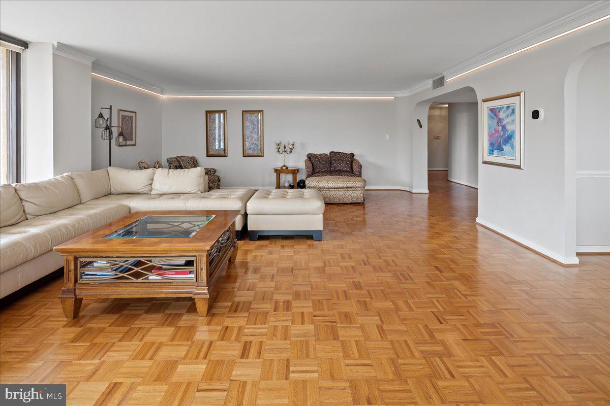 1101 S Arlington Ridge Rd #402 Property Photo 12