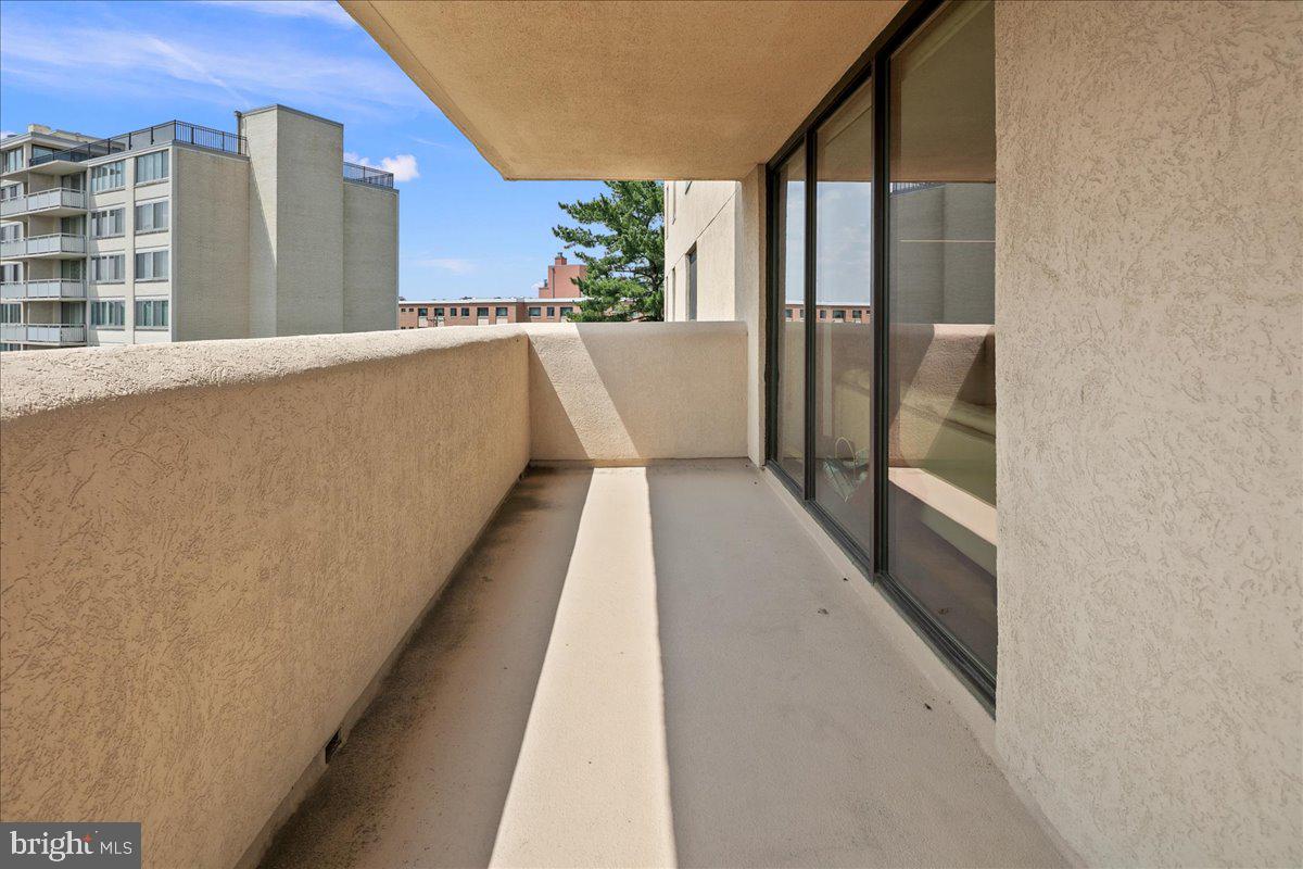 1101 S Arlington Ridge Rd #402 Property Photo 18