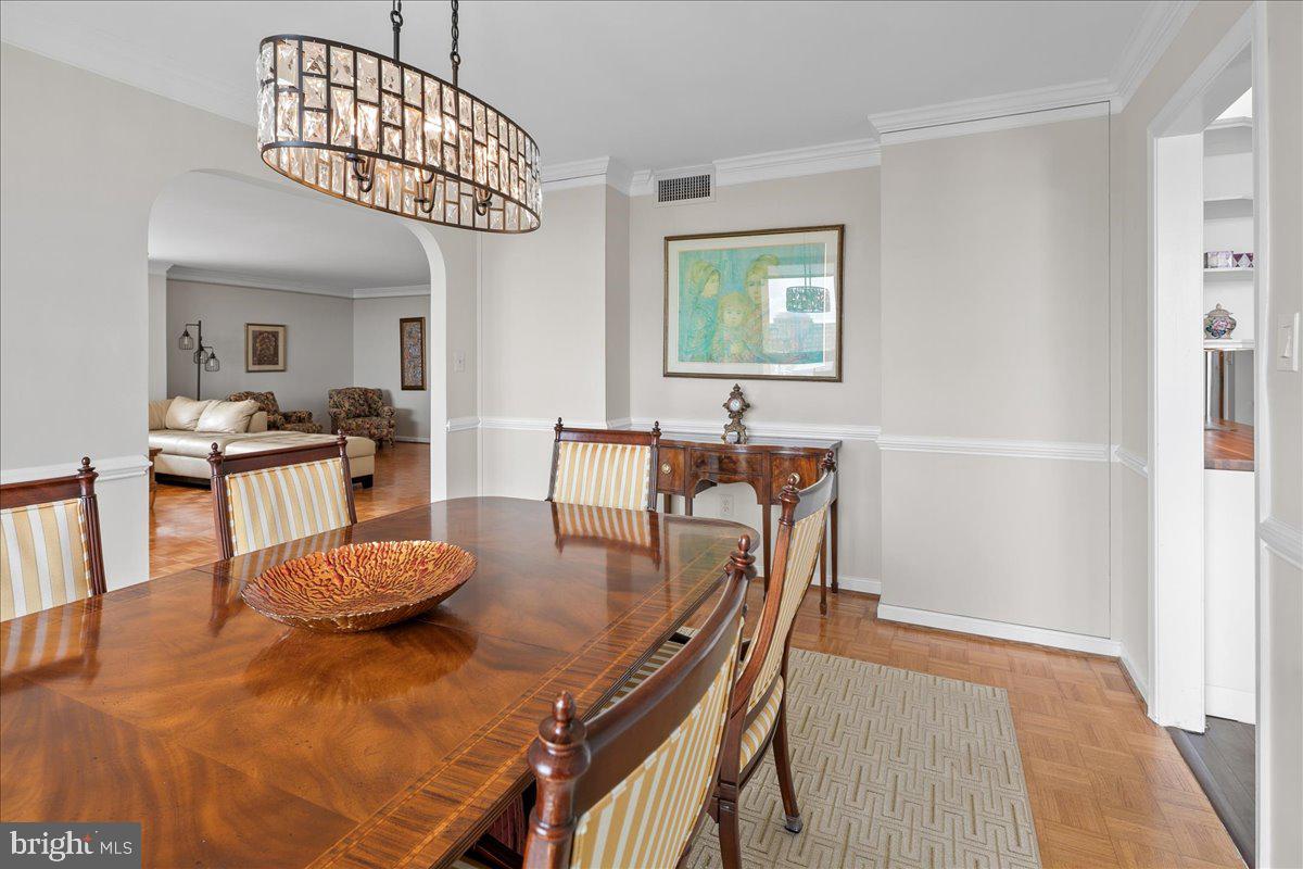 1101 S Arlington Ridge Rd #402 Property Photo 21