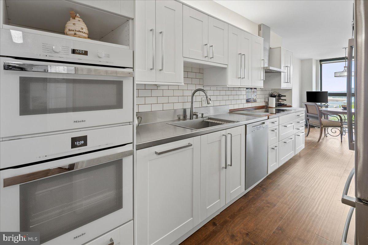 1101 S Arlington Ridge Rd #402 Property Photo 24