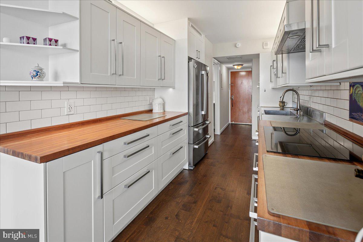 1101 S Arlington Ridge Rd #402 Property Photo 25