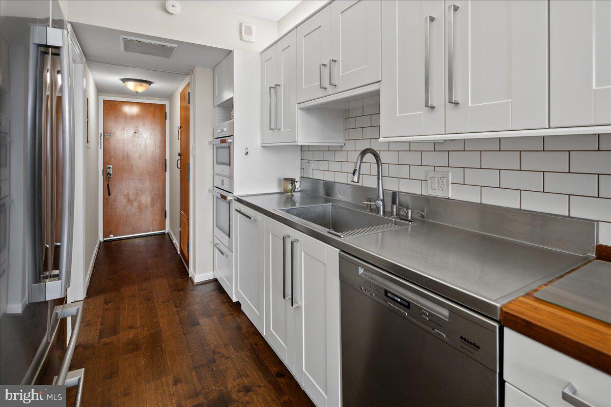1101 S Arlington Ridge Rd #402 Property Photo 27