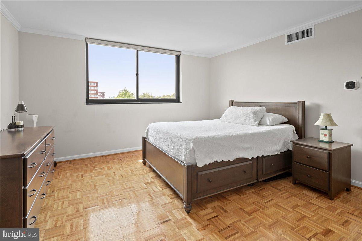 1101 S Arlington Ridge Rd #402 Property Photo 34
