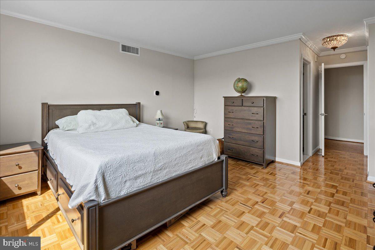 1101 S Arlington Ridge Rd #402 Property Photo 36
