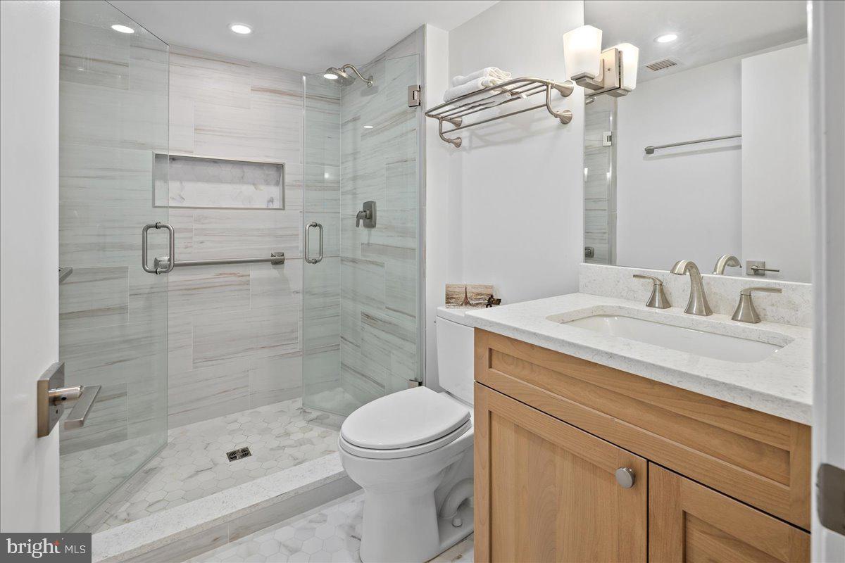 1101 S Arlington Ridge Rd #402 Property Photo 37