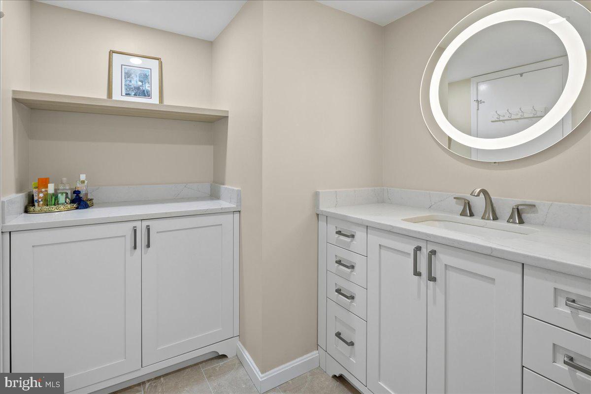 1101 S Arlington Ridge Rd #402 Property Photo 42