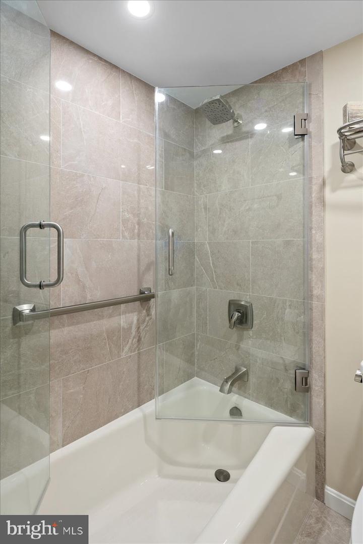 1101 S Arlington Ridge Rd #402 Property Photo 43