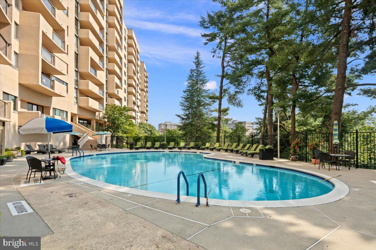 1101 S Arlington Ridge Rd #402 Property Photo 53