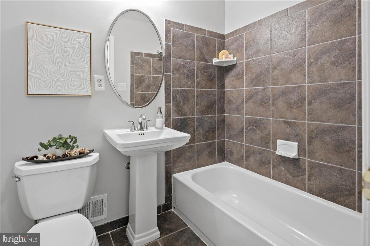5727 6th St N Property Photo 19