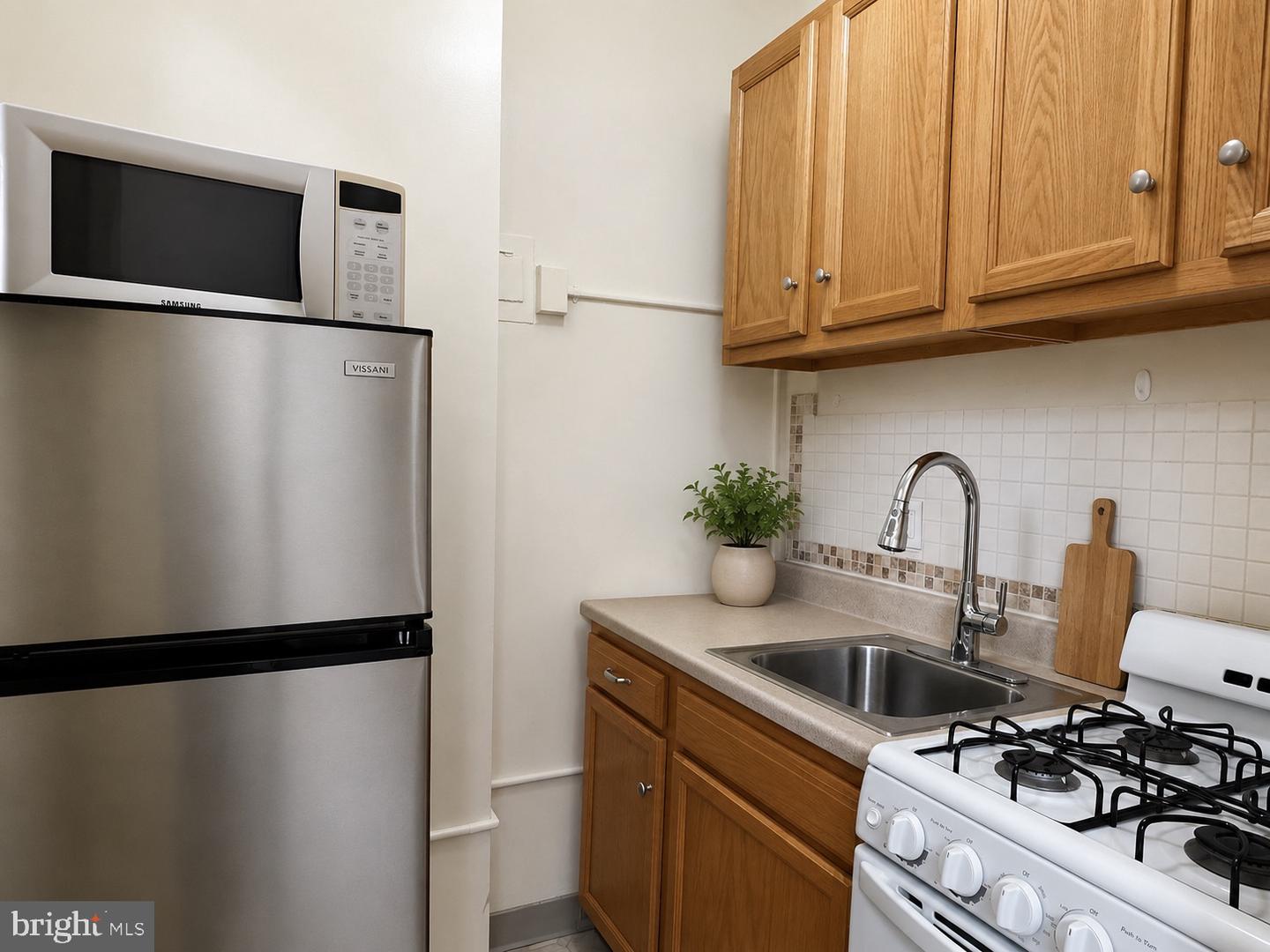 1121 Arlington Blvd #139 Property Photo 4