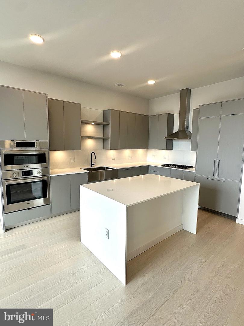 3030 POTOMAC AVE #PH5 Property Photo 1