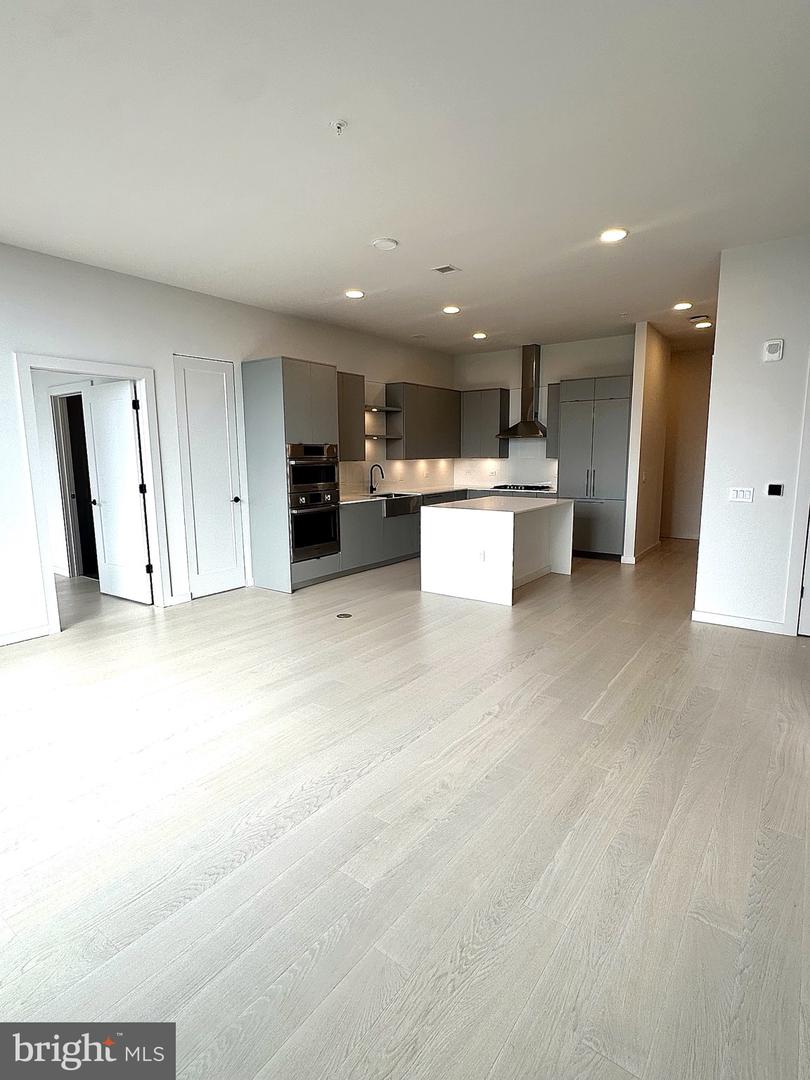 3030 Potomac Ave #ph5 Property Photo 4