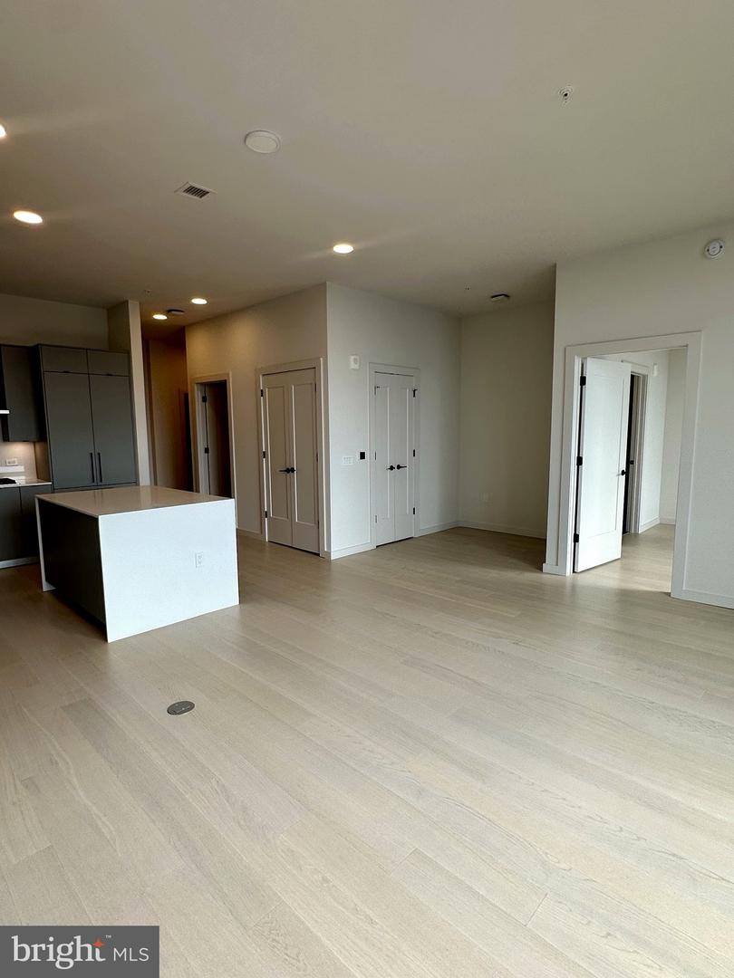 3030 Potomac Ave #ph5 Property Photo 5