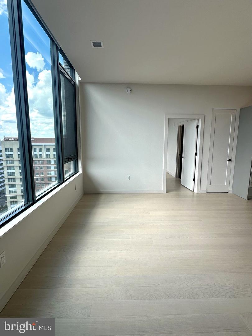 3030 Potomac Ave #ph5 Property Photo 6