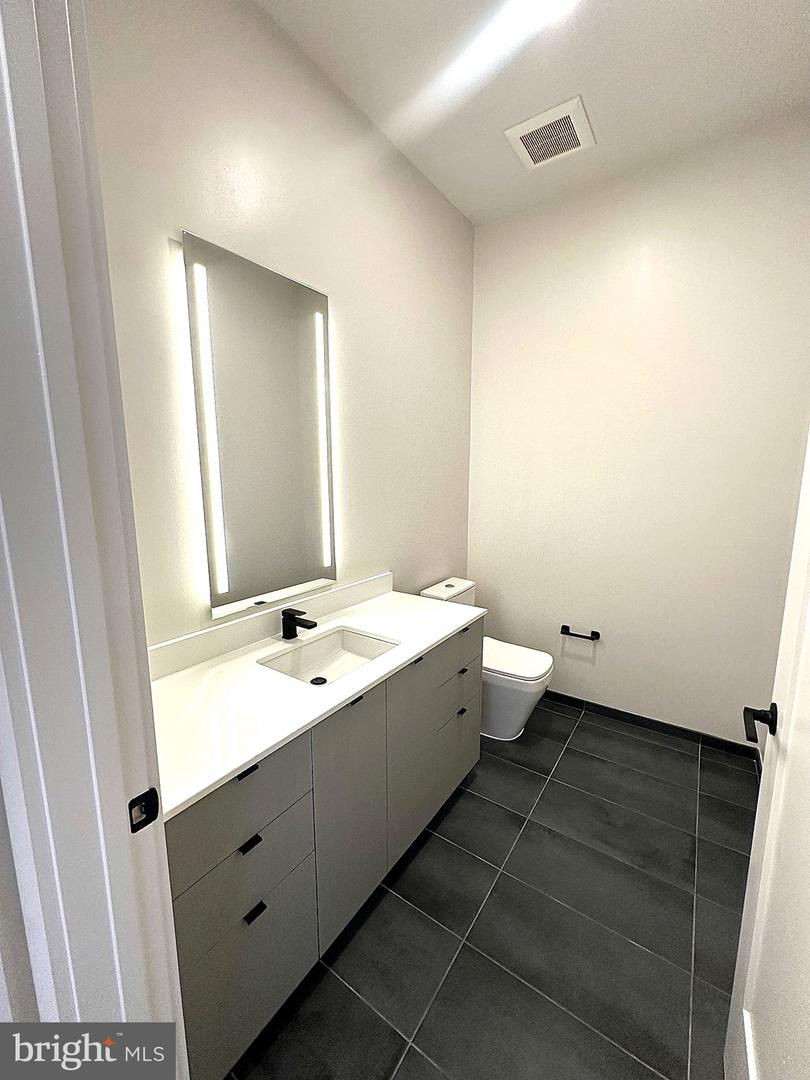3030 Potomac Ave #ph5 Property Photo 8