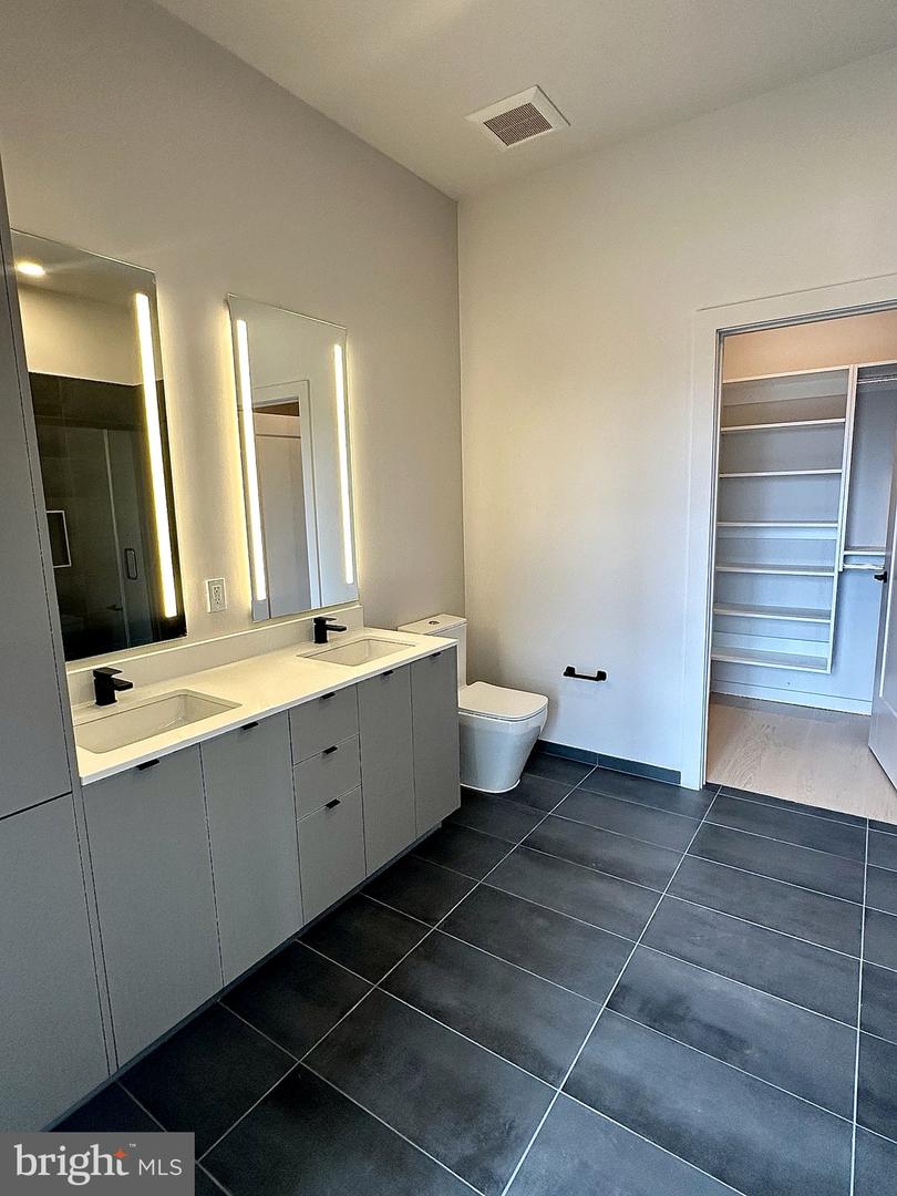3030 Potomac Ave #ph5 Property Photo 9