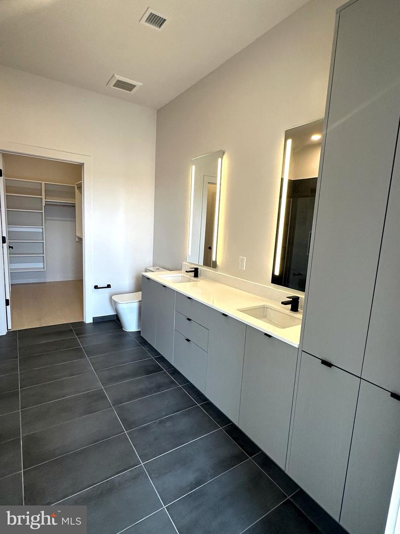 3030 Potomac Ave #ph5 Property Photo 15